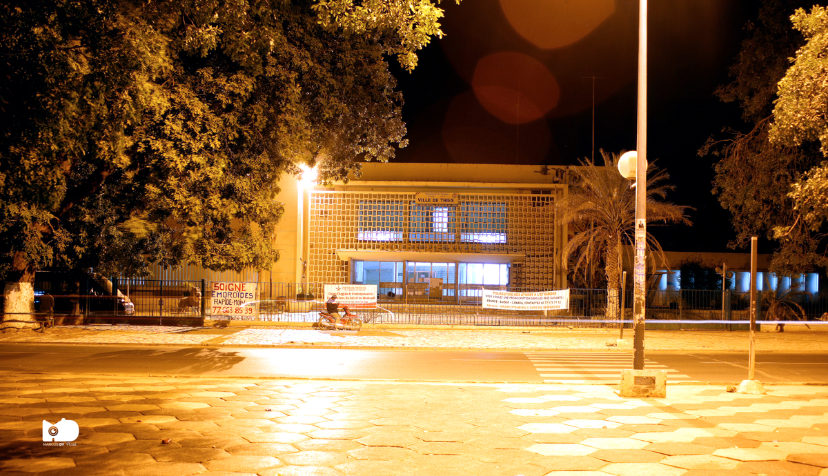 Photographie de Thiès de nuit