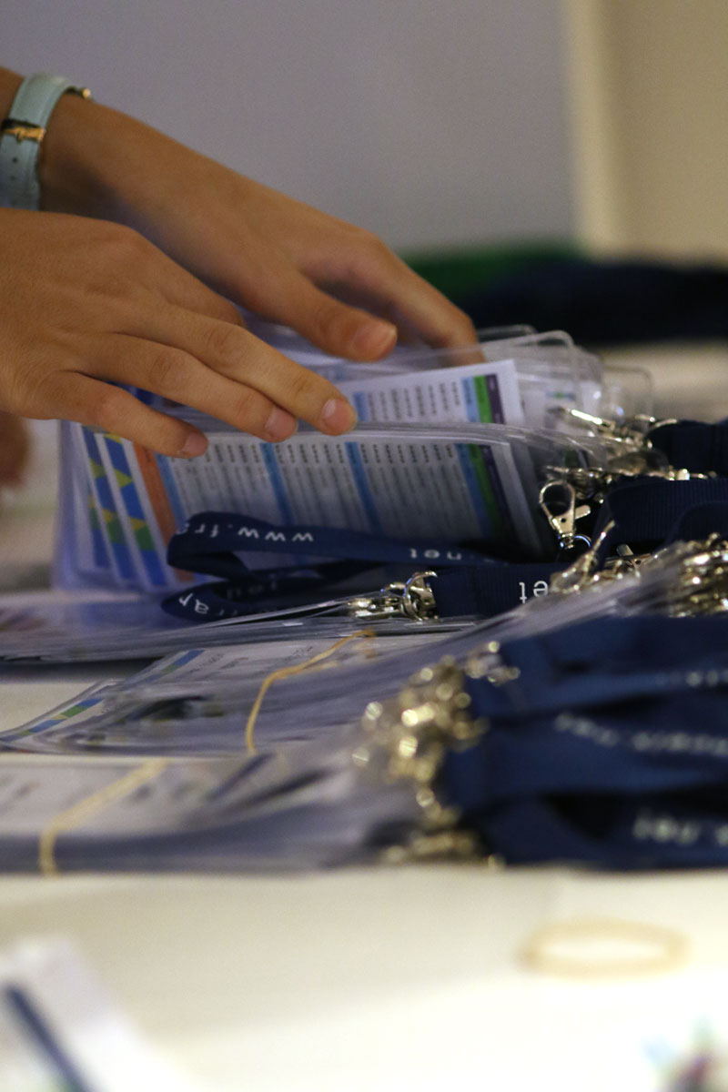 Cordon et étiquette de badge événementiel personnalisé